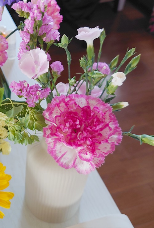 タスハナ480円プランの花を生けたところ